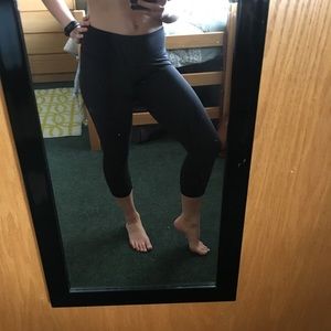 Lululemon crop black leggings Size 6